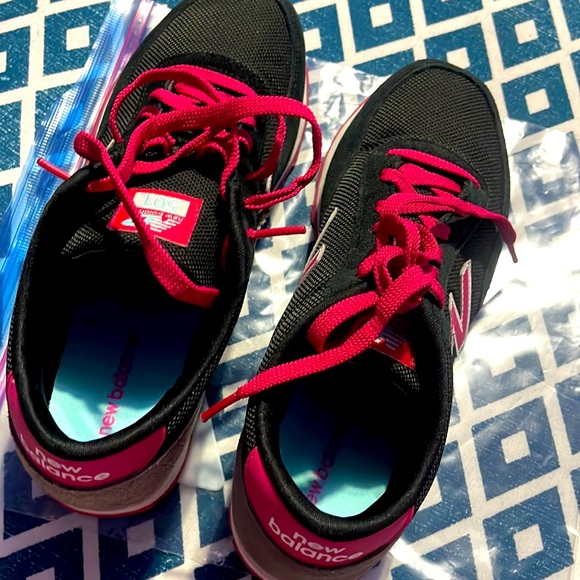 New Balance Shoes - Worn twice WL501SHK New Balance sneakers in black/pink with white trim